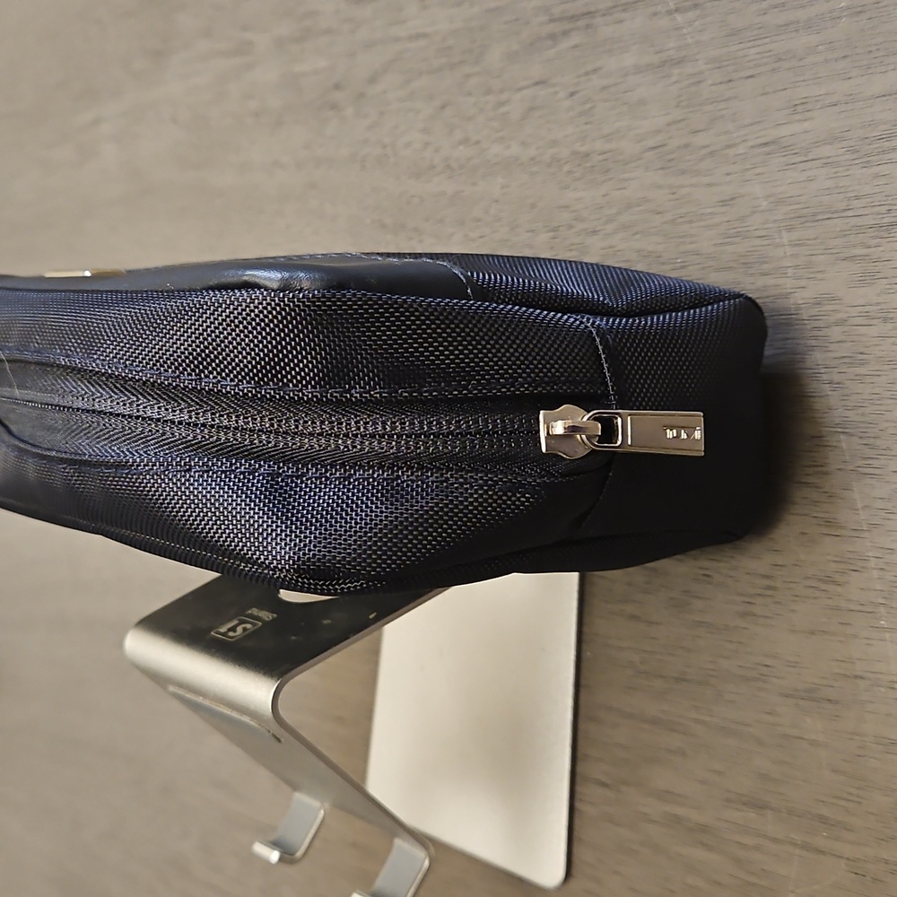 Tumi For Delta Black Travel Pouch - Picture 3 of 10